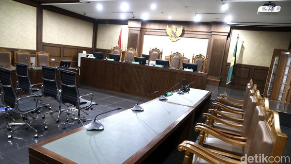Hakim Ketua Sakit, Dakwaan Kasus Korupsi Minyak Goreng Ditunda