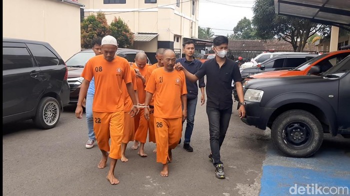 Pelaku judi online di Tasikmalaya digiring polisi