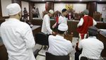 Ekspresi Pengeroyok Ade Armando Saat Dituntut 2 Tahun Penjara