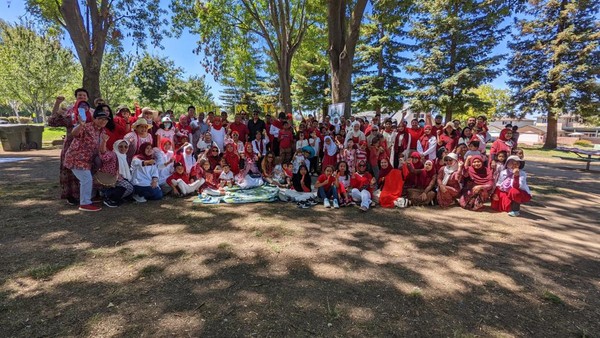 Peringatan HUT kemerdekaan Republik Indonesia ke-77 di Amerika Serikat berlangsung sangat meriah. Aneka kegiatan dilakukan, mulai dari pesta rakyat, bazar hingga peragaan busana dalam rangka Kebaya Goes to UNESCO. (dok. KJRI San Francisco)
