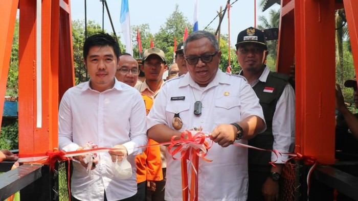 Peresmian jembatan di Sukabumi.