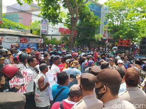 Petambak Lamongan Demo Pemkab, Minta Dibolehkan Beli Pupuk Subsidi