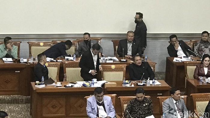 Pimpinan DPR Dasco hadir di rapat Komisi III DPR bersama Kapolri, Rabu (24/8/2022). (Firda Cynthia Anggrainy/detikcom).