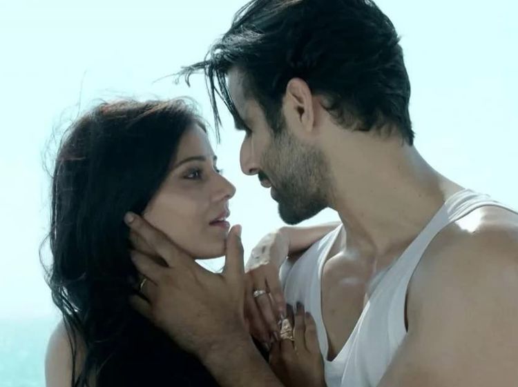 Cuplikan Adegan RejctX hingga Biografi Sunny Leone, Serial Dewasa India