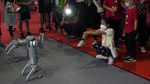 Robot-robot Canggih Mejeng di Pameran Dunia