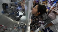 Lebih dari 130 perusahaan robot memeriahkan acara ini. Lebih dari 130 perusahaan robot memeriahkan acara ini.