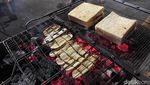 Ngemil Roti Bakar Wiwied Aneka Topping yang Legendaris Lezatnya