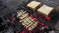 Tak lengkap rasanya makan di Roti Bakar Wiwied tanpa mencoba menu roti bakarnya. Di sini roti bakar terbagi menjadi tiga bagian menu. Ada roti bakar standar, modified dan special. Foto: detikFood