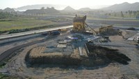 Kegiatan track improvement ini dikerjakan oleh PT PP (Persero) dengan sub kontraktor konsultan desain dan supervisi Studio Dromo Italia, yaitu konsultan yang mendesain dan membangun sejumlah Sirkuit balap di dunia seperti Silverstone Circuit di Silverstone - Inggris, SpaFrancorchamps di Belgia, Mugello Circuit Italia serta Street Circuit di Singapura.