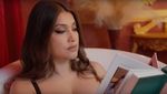 Sarah Azhari Total Seksi di Video Klip Near Or Far