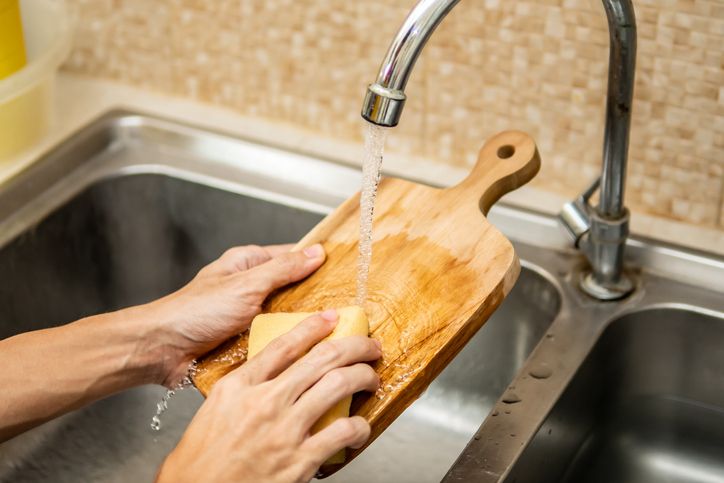 Sarang Kotoran! 5 Alat Dapur Ini Perlu Dibersihkan dan Diganti Rutin.