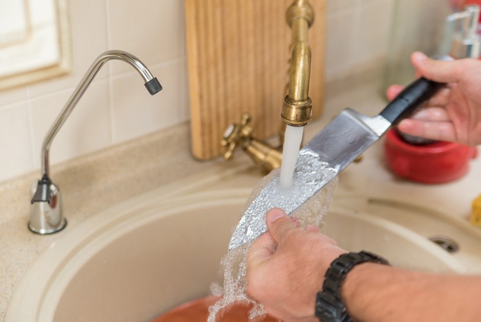 Sarang Kotoran! 5 Alat Dapur Ini Perlu Dibersihkan dan Diganti Rutin.