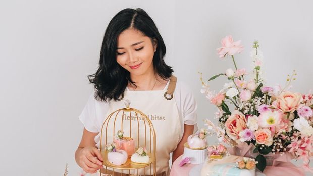 Steffi dan entremet cake cantik buatannya
