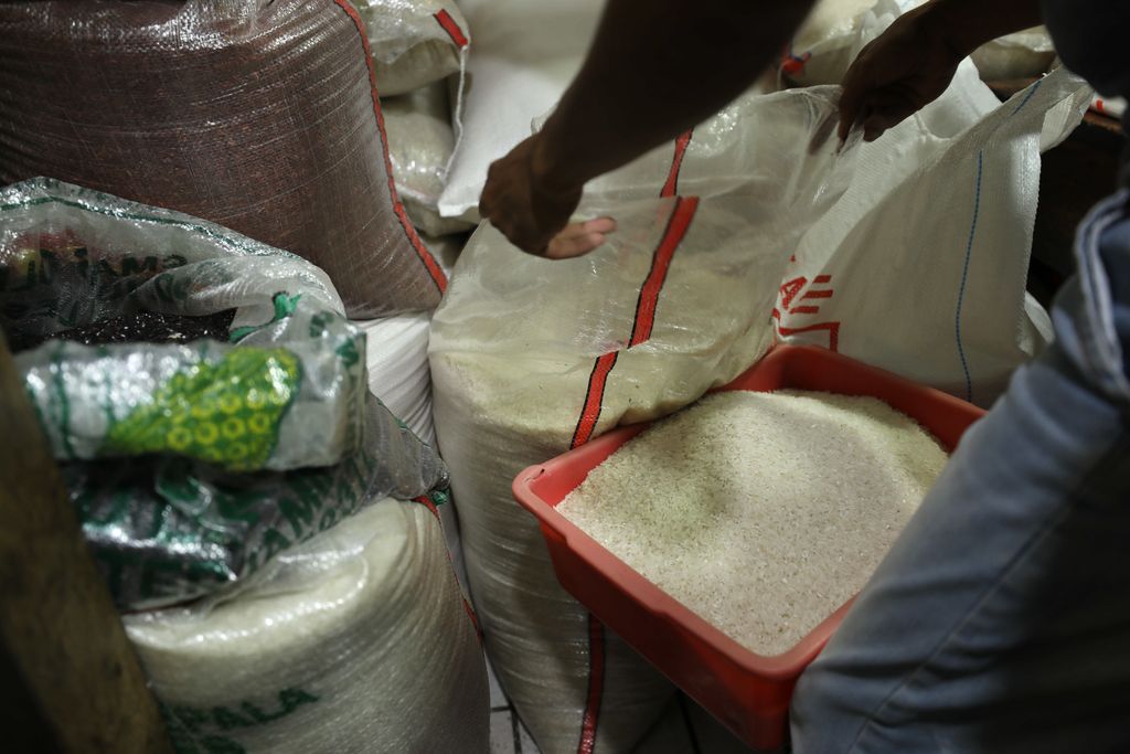 Stok Gudang Beras di Pasar Jakarta Masih Aman. (CNBC Indonesia/Tri Susilo)