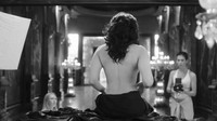 Mulai dari syuting hingga pemotretan telanjang yang dilakukan Sunny Leone digambarkan di sana. Dok. Ist