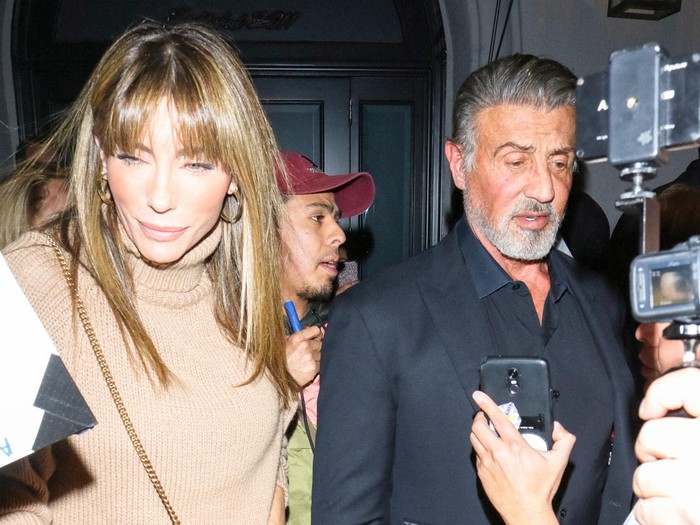 Sylvester Stallone dan Jennifer Flavin CANNES, FRANCE - MAY 25: Jennifer Flavin and Sylvester Stallone attend the closing ceremony screening of