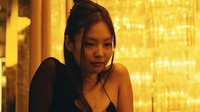Penampilan terbaru Jennie di teaser The Idol membuat banyak fans berspekulasi soal karakternya. (Foto: dok. HBO) 