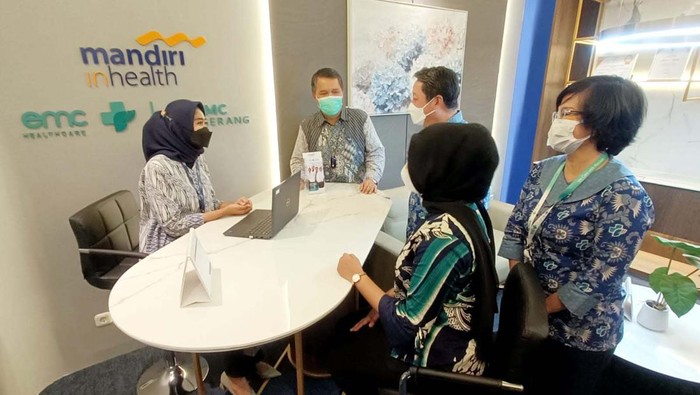 Lounge khusus Peserta Mandiri Inhealth hadir di RS EMC Tangerang. Lounge disiapkan dengan tujuan memberikan layanan VIP bagi seluruh peserta Mandiri Inhealth yang melakukan pelayanan di RS EMC Tangerang.