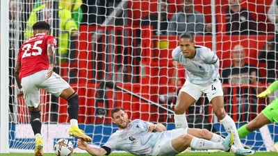 Momen Gol MU Ini Bikin Milner Ngomel-ngomel ke Van Dijk