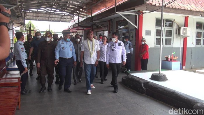 Wamenkumham Edward Omar Sharif Hiariej saat melakukan kunjungan kerja di Lapas Kelas IIA Subang, Rabu (24/8/2022).