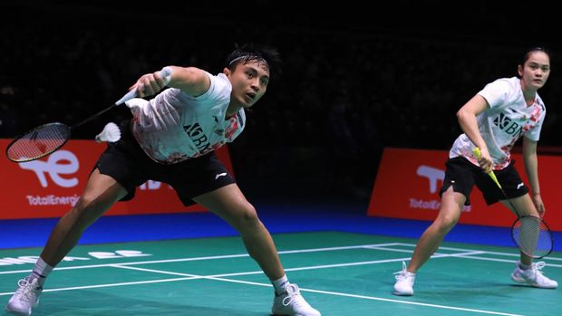 Ganda campuran Indonesia Zachariah Josiahno Sumanti/Hediana Julimarbela di Kejuaraan Dunia Bulutangkis 2022.