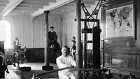 Dari 10 April hingga 14 April, pelanggan menikmati gym Titanic bersama dengan fasilitas lainnya, seperti lapangan squash, kolam renang dalam ruangan, dan pemandian Turki. Namun setelah kapal menabrak gunung es pada pukul 11.40 malam, beberapa penumpang yang ketakutan berkumpul di gym untuk terakhir kalinya. Foto: Pictures from History/Universal /Pictures from History