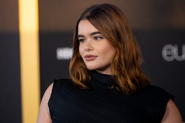 Barbie Ferreira populer lewat serial ‘Euphoria’ yang juga dibintangi Zendaya dan Sydney Sweeney. Dalam serial tersebut, dia memerankan Kat Hernandez. Foto: WireImage/Emma McIntyre