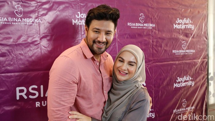 Ammar Zoni dan Irish Bella saat ditemui di kawasan Bintaro.
