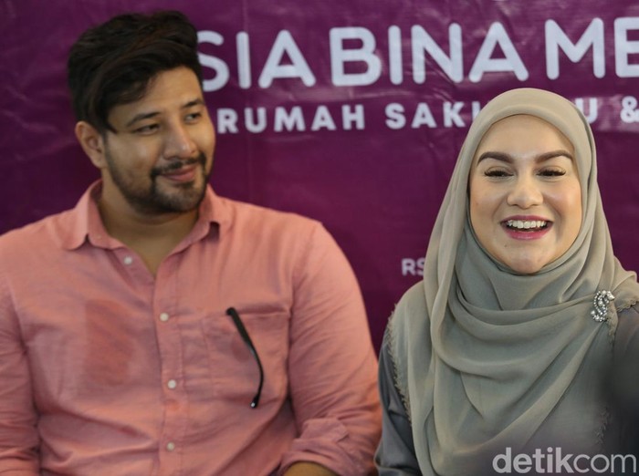 Ammar Zoni dan Irish Bella saat ditemui di kawasan Bintaro.