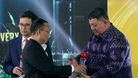 Dalam ajang tersebut, IDX Channel memberikan apresiasi secara simbolis penghargaan kepada Kepala Divisi Bisnis 3 PT Jamkrindo Abdillah Putera di Jakarta, Rabu (24/8/2022).