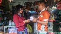 Fremar memberikan QRIS ke nasabahnya di pasar Pulau Letung. Pemimpin Cabang BRI Tanjung Pinang Dicky Satria mengatakan, pihaknya menggencarkan sosialisasi dan edukasi kepada masyarakat, pemilik kios dan pedagang. Tujuannya agar mereka dapat memahami kemudahan dalam bertransaksi menggunakan QRIS BRI.  