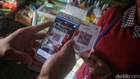Fremar mencoba transaksi dengan QRIS milik nasabahnya. Di tempat terpisah, Kepala BRI Unit Tarempa Farid menjelaskan saat ini tercatat 514 pedagang atau merchant pengguna QRIS BRI di Kepulauan Anambas. Mayoritas berada di ibu kota kabupaten, yakni Tarempa. Selain itu, pengguna aktif QRIS juga tersebar di Pulau Letung dan Bayat.  