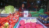Tanda penggunaan QRIS terlihat di antara sayur dan sembako di Anambas. detikcom bersama BRI mengadakan program Tapal Batas yang mengulas perkembangan ekonomi, infrastruktur, hingga wisata di beberapa wilayah terdepan Indonesia. Untuk mengetahui informasi dari program ini ikuti terus berita tentang Tapal Batas di tapalbatas.detik.com