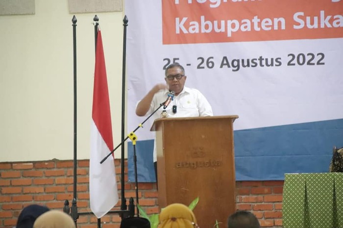Bupati Sukabumi Marwan Hamami menghadiri pembukaan Pelatihan Professional English Training bagi Kepala Sekolah dan Guru di Kabupaten Sukabumi, Kamis (25/8).