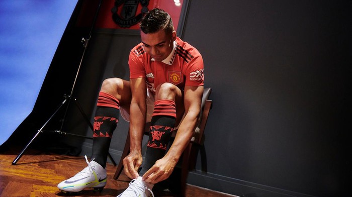 MANCHESTER, ENGLAND - AUGUST 25: (EXCLUSIVE COVERAGE) Casemiro of Manchester United poses after signing for the club at Carrington Training Ground on August 25, 2022 in Manchester, England. (Photo by Manchester United/Manchester United via Getty Images)
