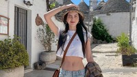 Davika Hoorne dan Bright Vachirawit disatukan dalam serial TV Astrophile. Foto: dok instagram Davikah
