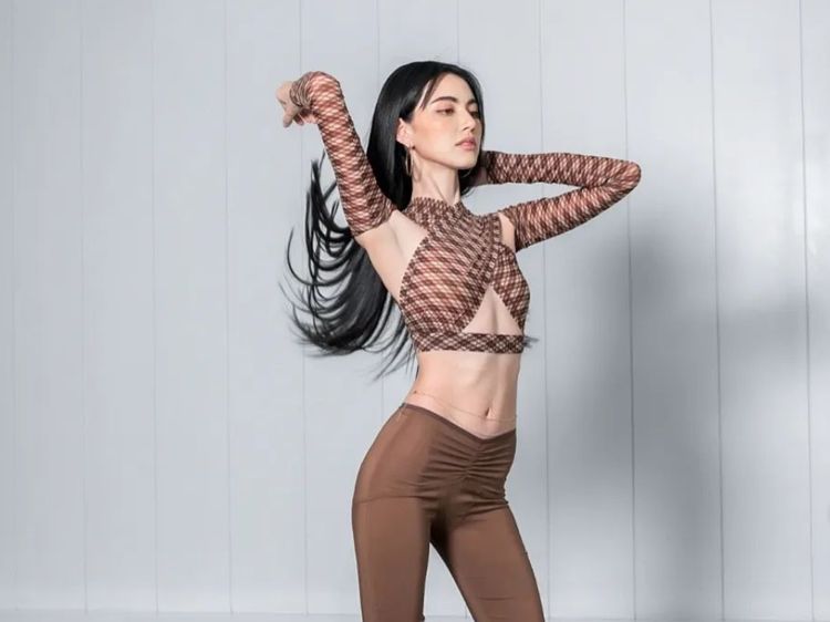 Davika Hoorne Pamer Body Goal, Perut Rata Jadi Idaman