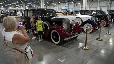 Gerebek Pameran Oldtimer,  Surganya Pencinta Mobil Klasik di Rusia