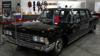 Ada banyak mobil yang berasal dari zaman perang dunia.  