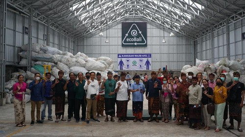 EcoBali membuka fasilitas pemilahan sampah kedua di Desa Tibubeneng. Ditargetkan dapat mengelola sampah 16 ton sampah anorganik per hari.
