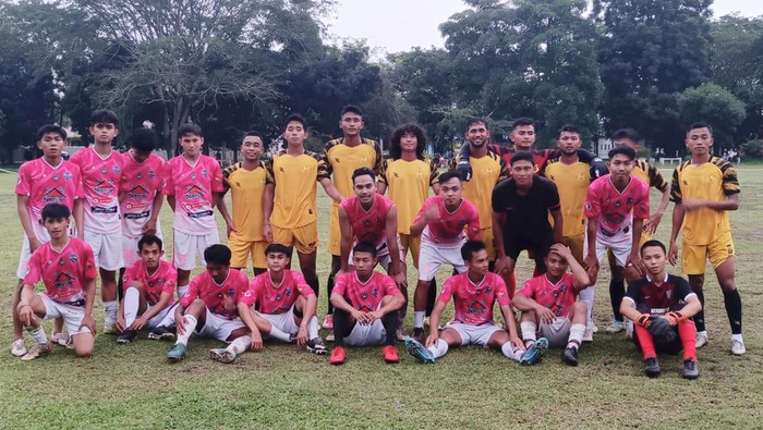 Foto bersama PSDS Deli Serdang dan EXMBC Buluh Cina (Foto: Istimewa)