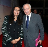 Francoise Bettencourt Meyers, disebut tak benar-benar tertarik pada bisnis L’Oreal. Penulis buku The Bettencourt Affair, Tom Sancton, mengatakan wanita terkaya di dunia itu tampil tak nyaman di dunia orang-orang kaya. “Doa akan muncul di meeting, tapi tidak seperti Liliane (ibunya), dia tidak pernah terlibat langsung. Liliane akan membaca banyak dokumen, L’Oreal adalah hidupnya. Tapi tidak dengan Francoise,” kata Sancton seperti dikutip Sydney Morning Herald. Foto: Getty Images