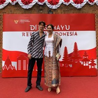 Pemilik nama asli Frederik Kiran Soekarno Seegers tersebut baru-baru ini tampil di akun Instagram ibunya, Kartika Soekarno. Dalam sejumlah foto, ia terlihat mengikuti upacara kemerdekaan RI di London, Inggris.Foto: Instagram @kartikasoekarnofoundation