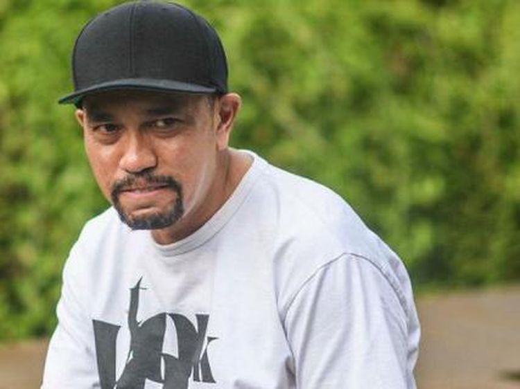 Gaya Sederhana Ahmad Sahroni yang Suka Makan Nasi Bungkus