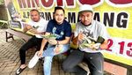 Gaya Sederhana Ahmad Sahroni yang Suka Makan Nasi Bungkus