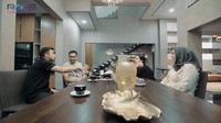 Dikunjungi Raffi Ahmad dan Nagita Slavina, rumah Ahmad Sahroni yang mewah menjadi tempat mereka berkumpul untuk ngopi bersama. Foto: Instagram
