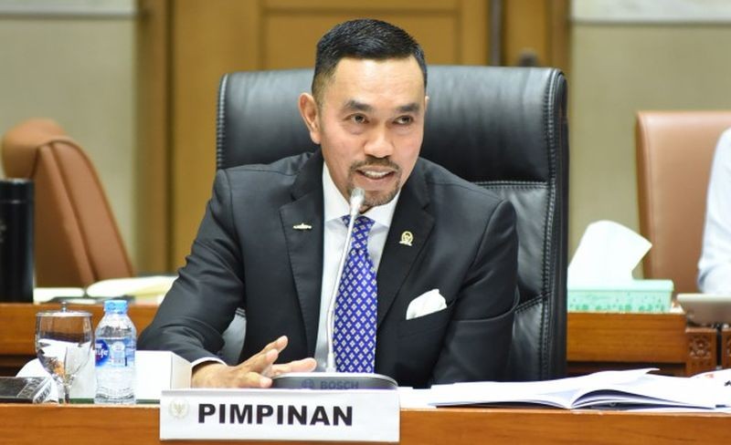 Gaya Sederhana Ahmad Sahroni yang Suka Makan Nasi Bungkus