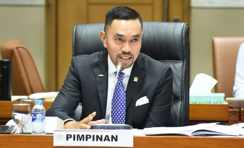 Gaya Sederhana Ahmad Sahroni yang Suka Makan Nasi Bungkus