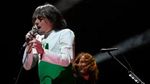 Aksi Panggung Gerard Way Pakai Dress di Konser My Chemical Romance