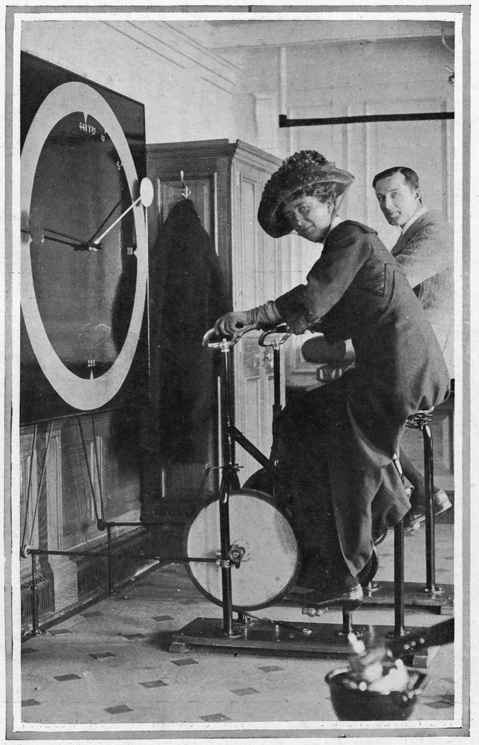 A photograph of passengers using 'cycle racing machines' in the gymnasium, which enabled the passengers to enjoy a variety of exercise on board. Titanic was built by Harland & Wolff in Belfast Ireland during 1910 - 1911, and sank on 15th April, 1912, after striking an iceberg off the coast of Newfoundland during her maiden voyage from Southampton, England to New York, USA, with the loss of 1,522 passengers and crew. (Photo by Universal Images Group/Getty Images)